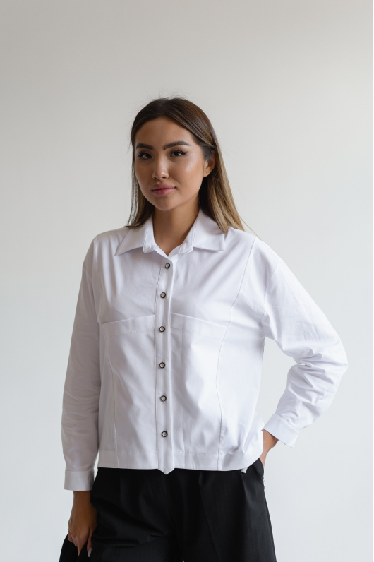 Рубашка укороченная с накладными карманами